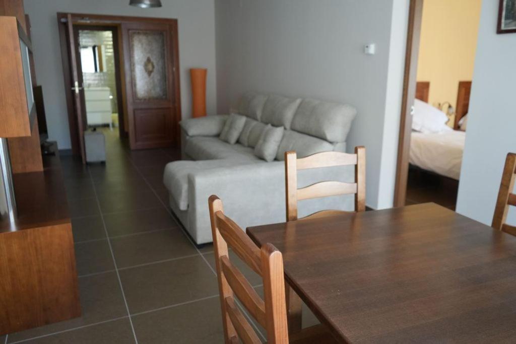 Apartamentos Turisticos Empecinado Roa Ngoại thất bức ảnh